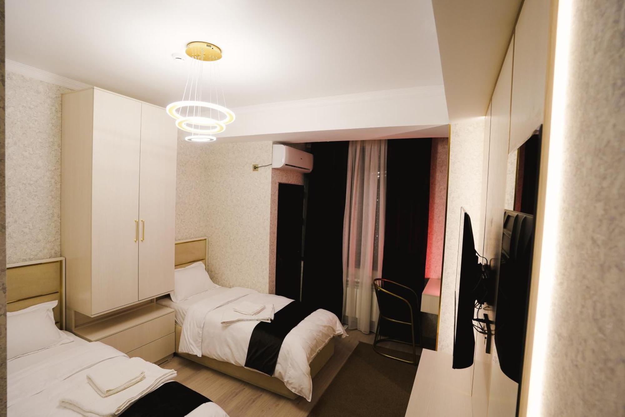 Baland Hotel Douchanbé Extérieur photo