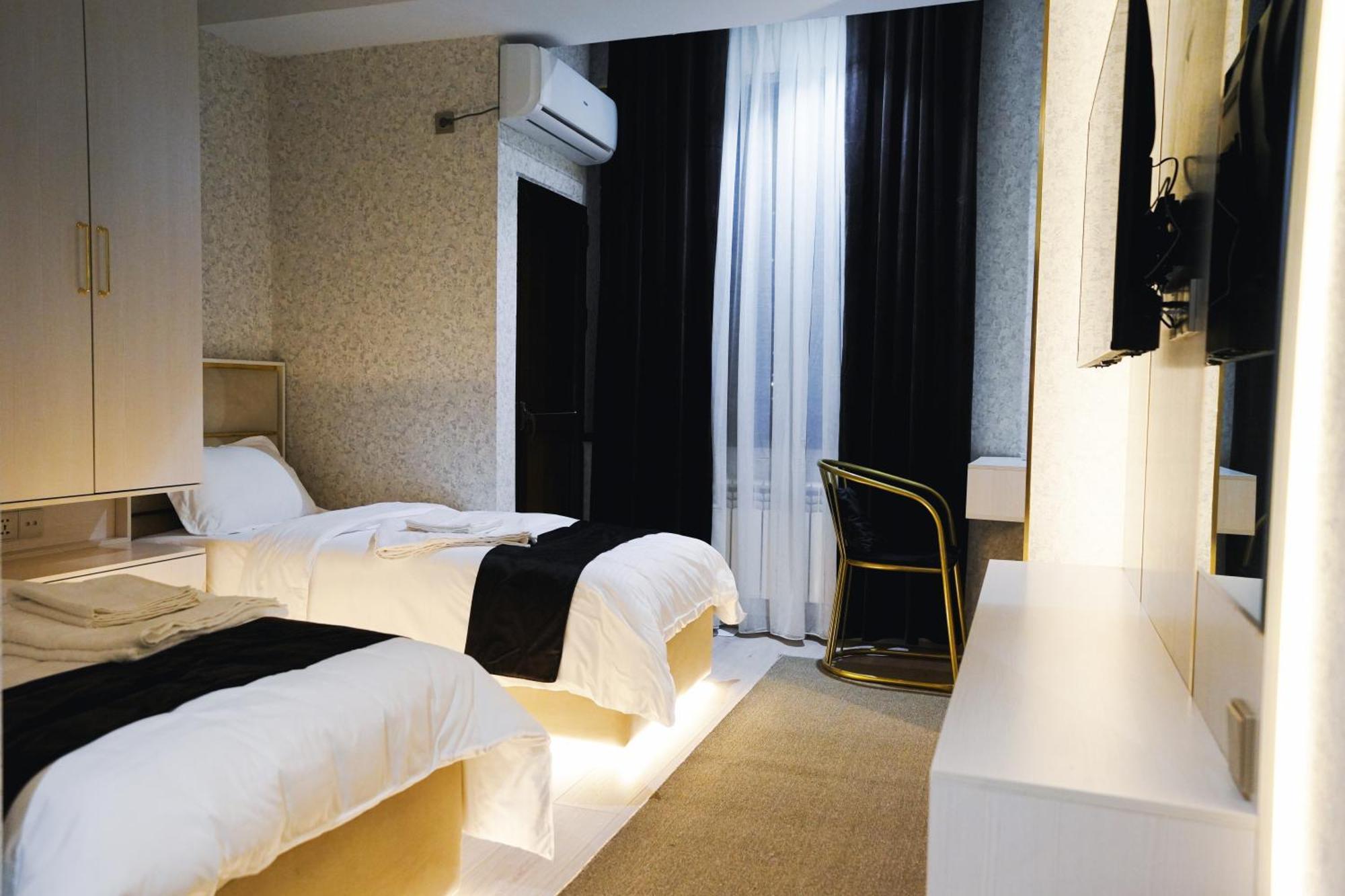 Baland Hotel Douchanbé Extérieur photo